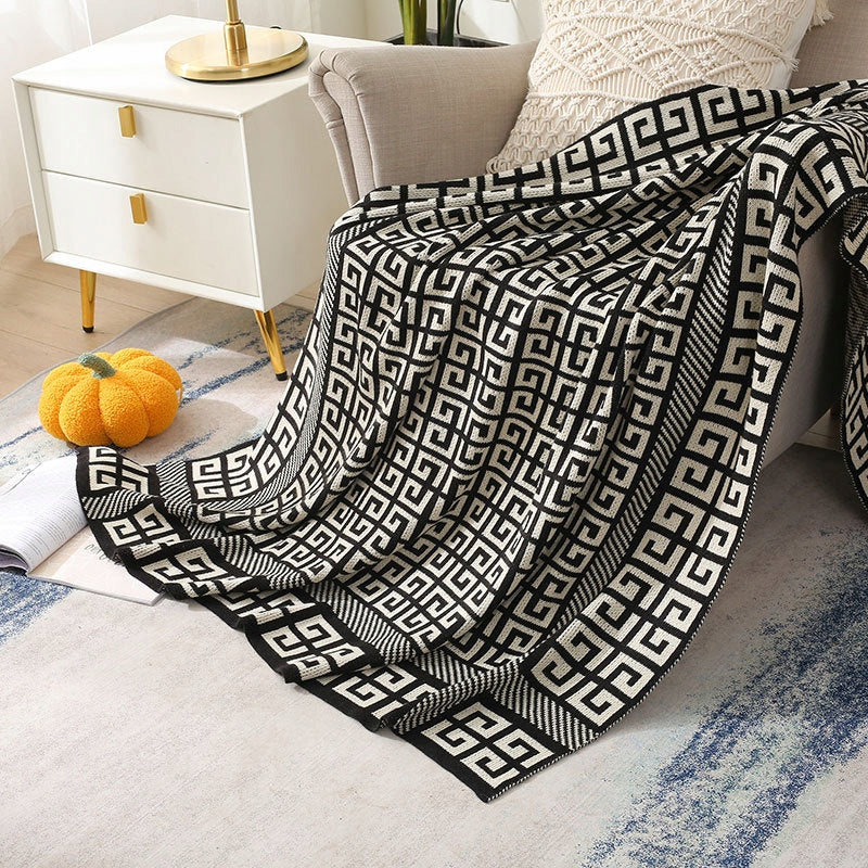 Bufanda de invierno de mujer 180 × 66 cm – beige y negro