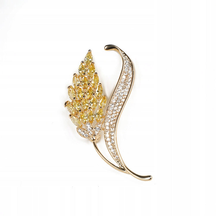 Broche fleur à zircons – doré