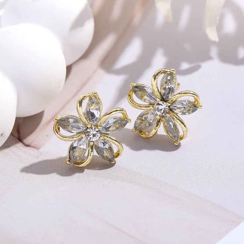 Pendientes de botón con forma de flor – dorado