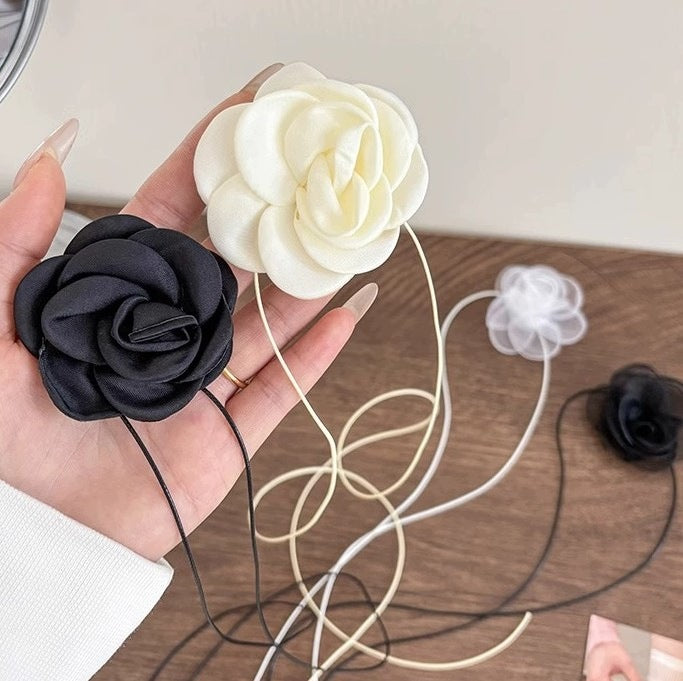 Colier choker cu trandafir – negru și roz