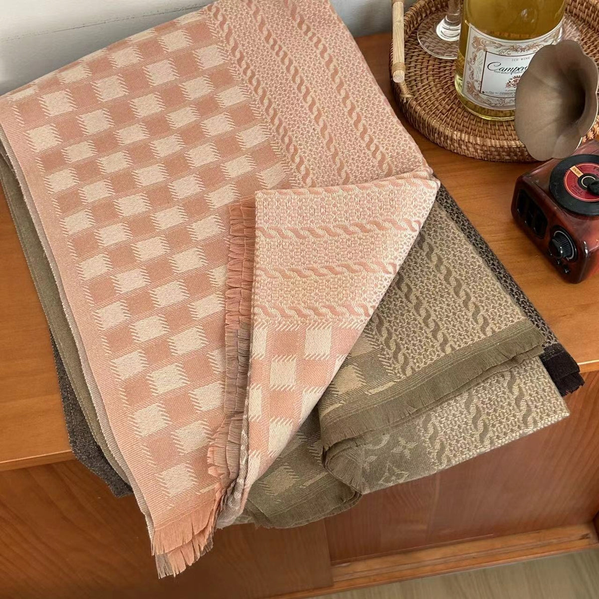 Women's Winter Scarf 180 × 66 cm – Beige & Pink