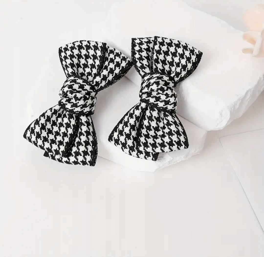 Elegant Black and White Fabric Bow Shoe Clips for High Heels