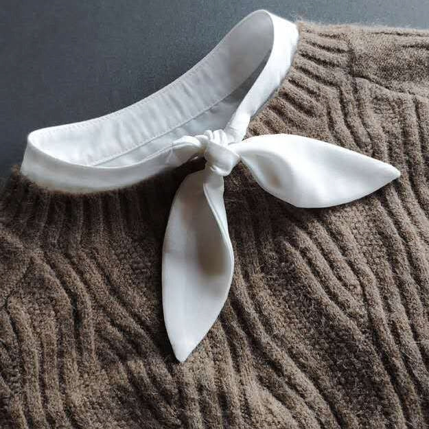 Women's Plain White Detachable Shirt Collar with Button Fastening