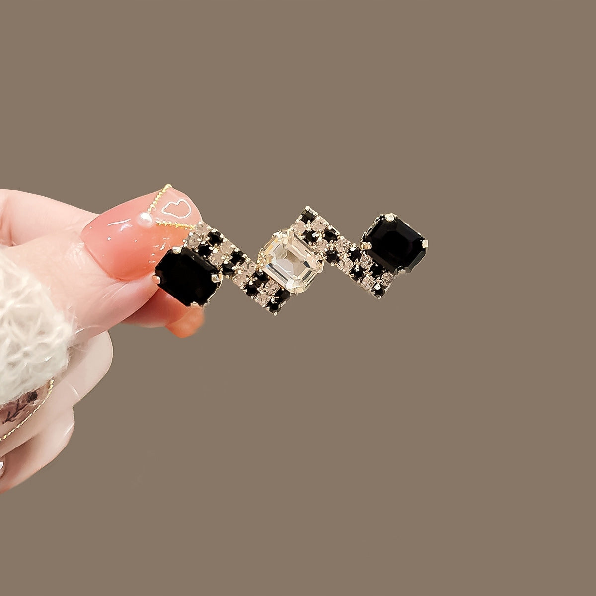 Broche decorativo con circonitas – plateado y negro