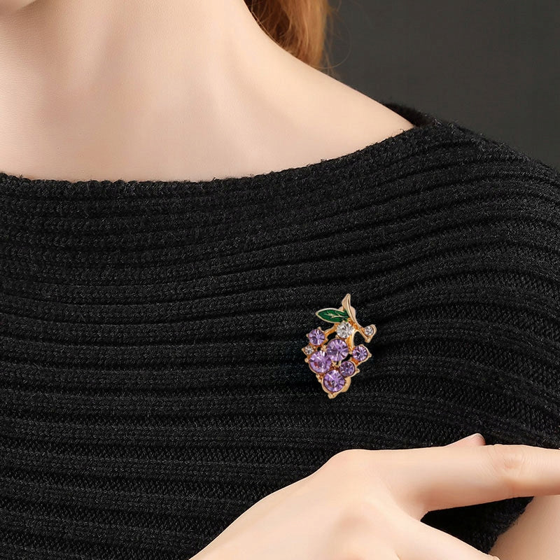 Brosche Weintrauben mit Zirkonia – goldfarben