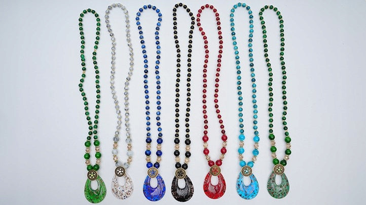 Náhrdelník ze skleněných korálků – modrý a zlatý
