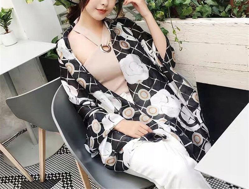 Silk-Effect Scarf 180 × 90 cm – Black & White