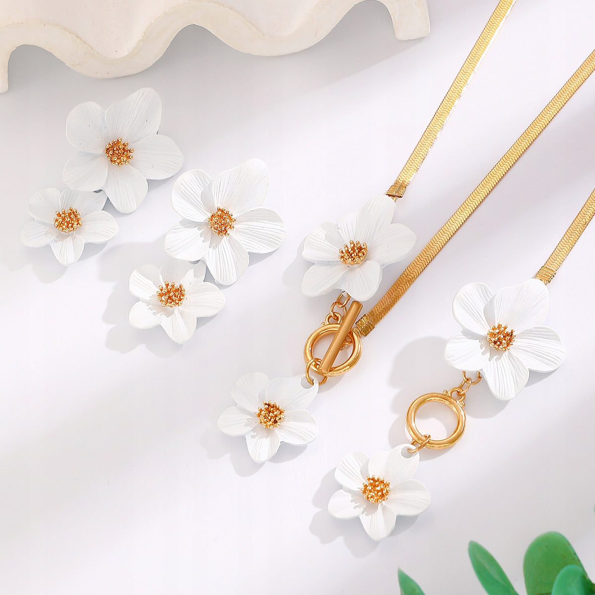 Statement White Flower Jewellery Set — Necklace, Earrings and Bracelet