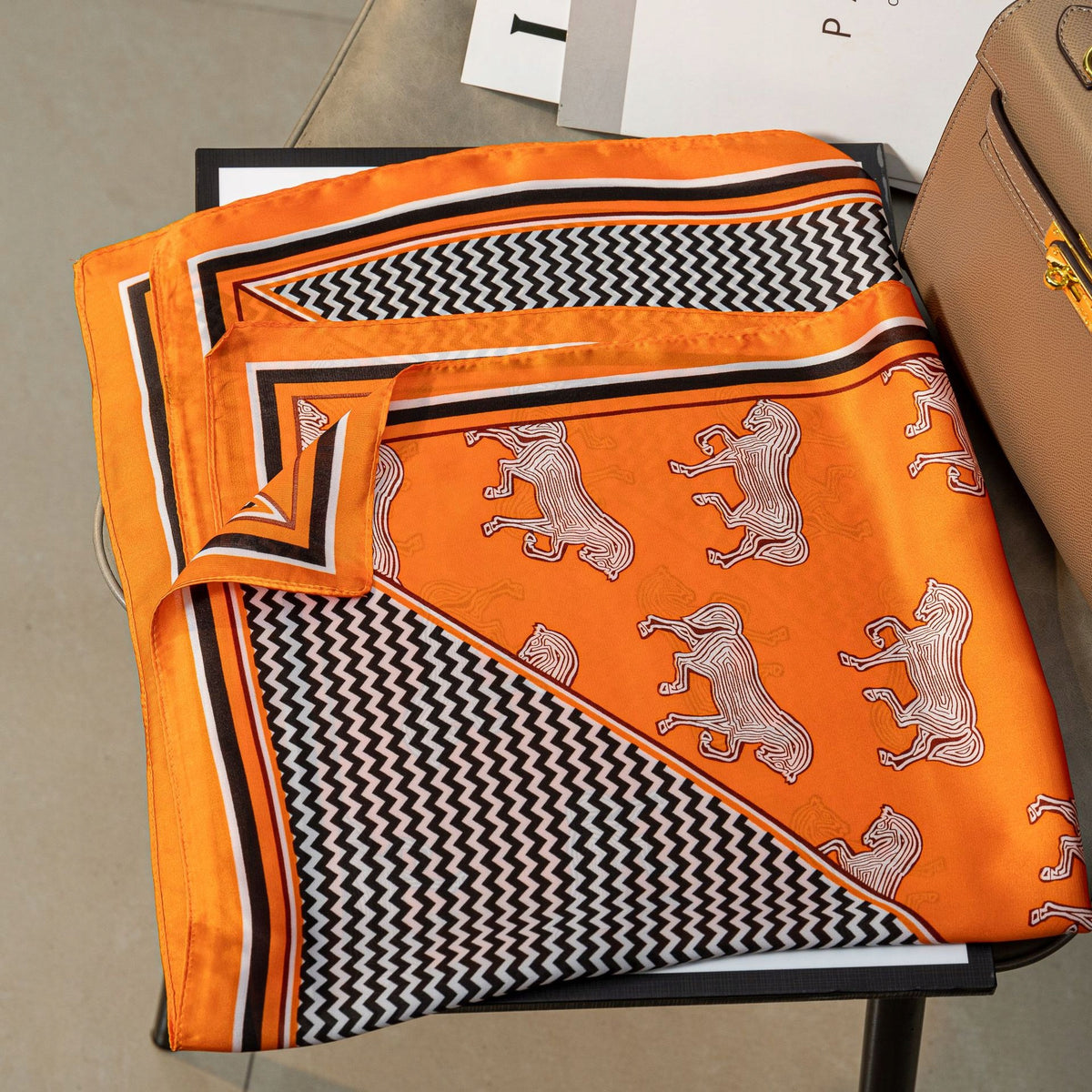 Foulard effet soie pour femme 70 × 70 cm