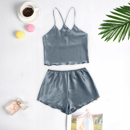 Damen-Satinpyjama – silberfarben mit gekreuzten Trägern
