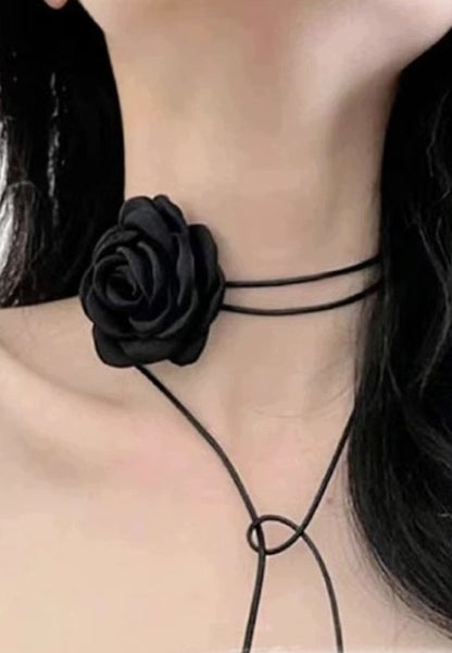 Colier choker cu trandafir – negru și roz
