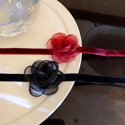 Colier choker cu trandafir – vișiniu și roz