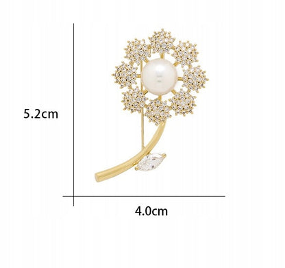 Broche fleur à zircons