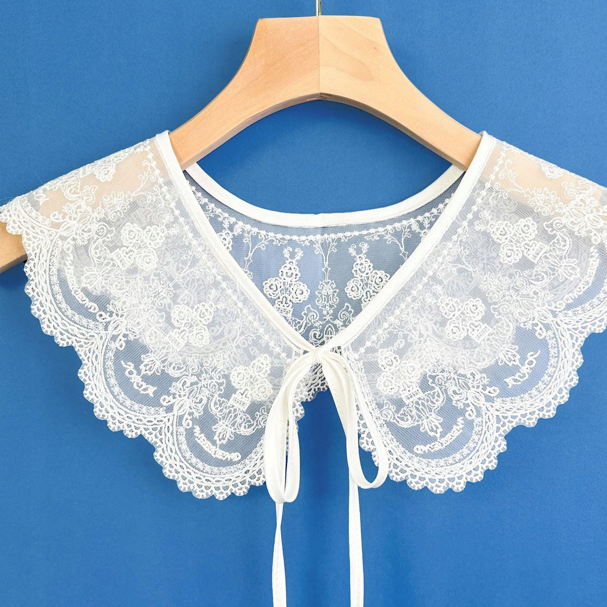 Embroidered Detachable Collar – White