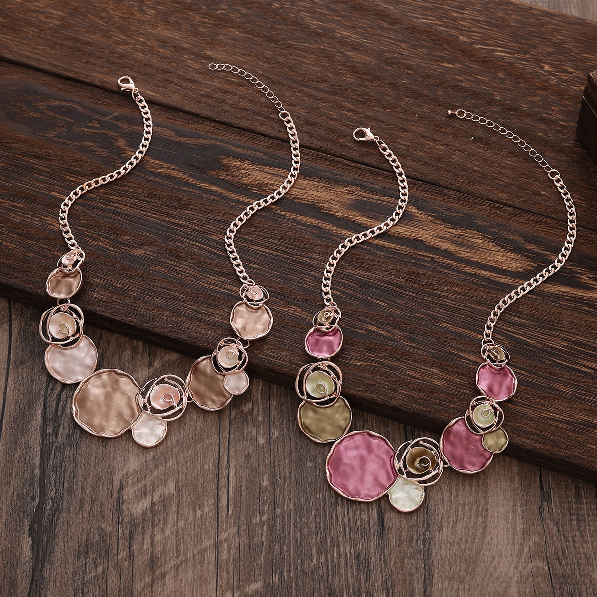 Collier pour femme à fleur – rose