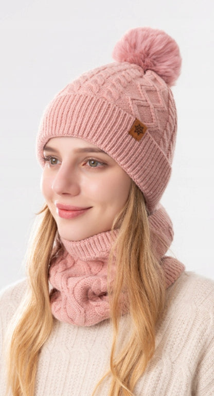 Ensemble : bonnet, tour de cou et gants – rose