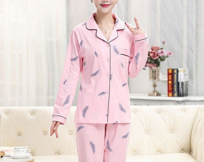 Pijama de mujer con botones – rosa, con plumas