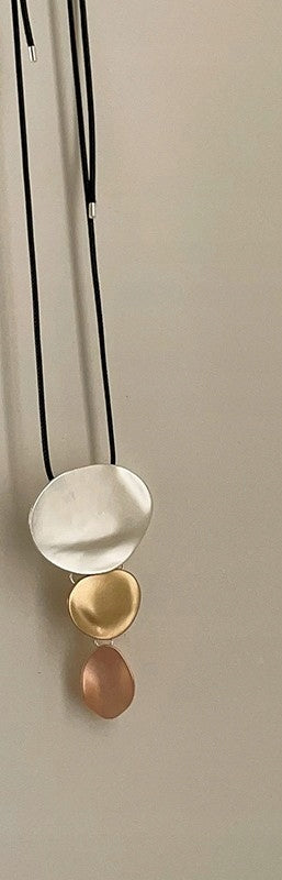 Dámský náhrdelník s kruhy – stříbrný a zlatý