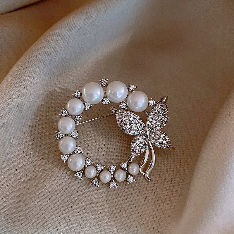 Broche mariposa con circonitas – blanco