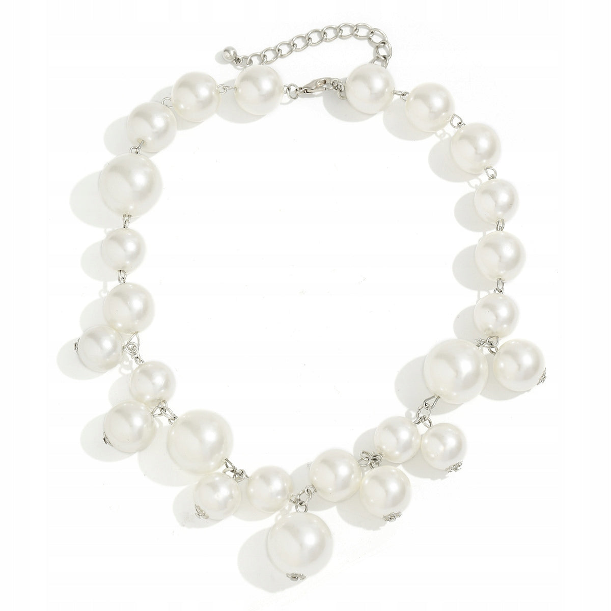 Collar de cuentas de vidrio – blanco y plateado