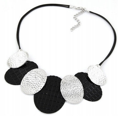 Collier pour femme à cercles – argenté et noir