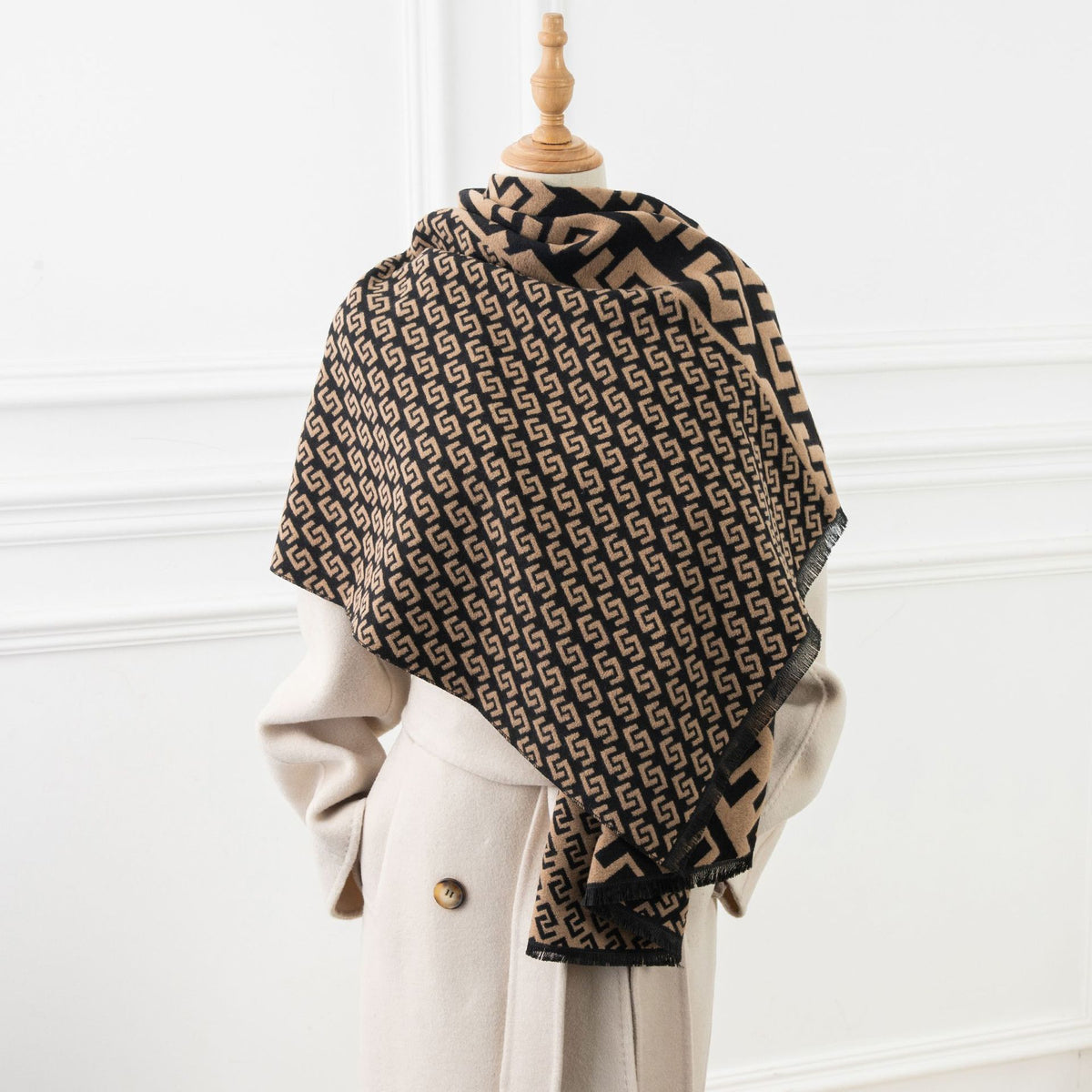 Damen-Winterschal 180 × 66 cm – beige und schwarz