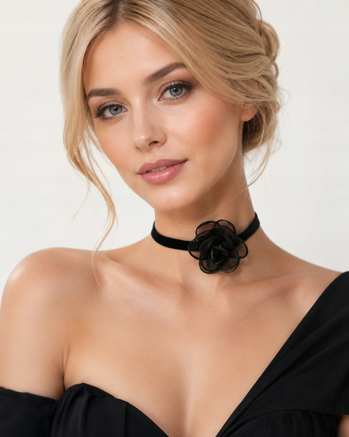 Colier choker cu trandafir – negru și roz
