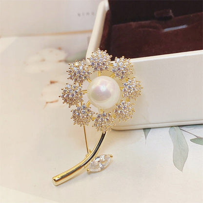 Broche fleur à zircons