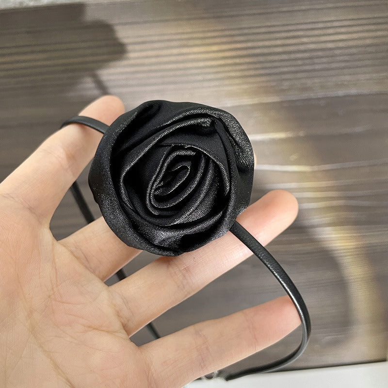 Colier choker cu trandafir – negru și roz