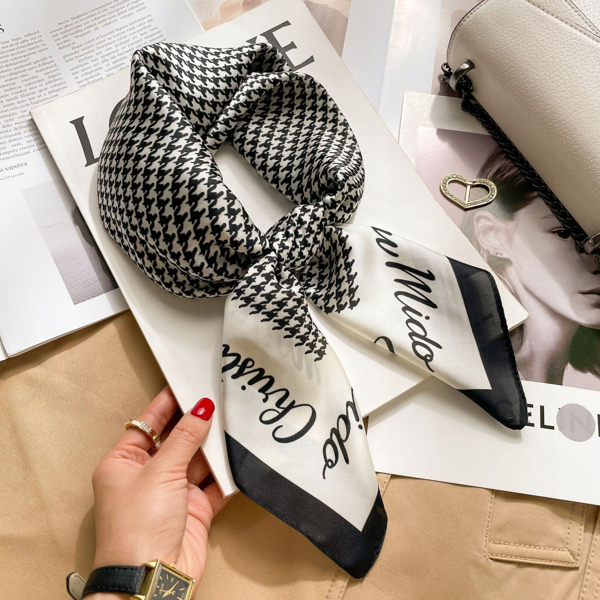 Foulard effet soie pour femme 70 × 70 cm
