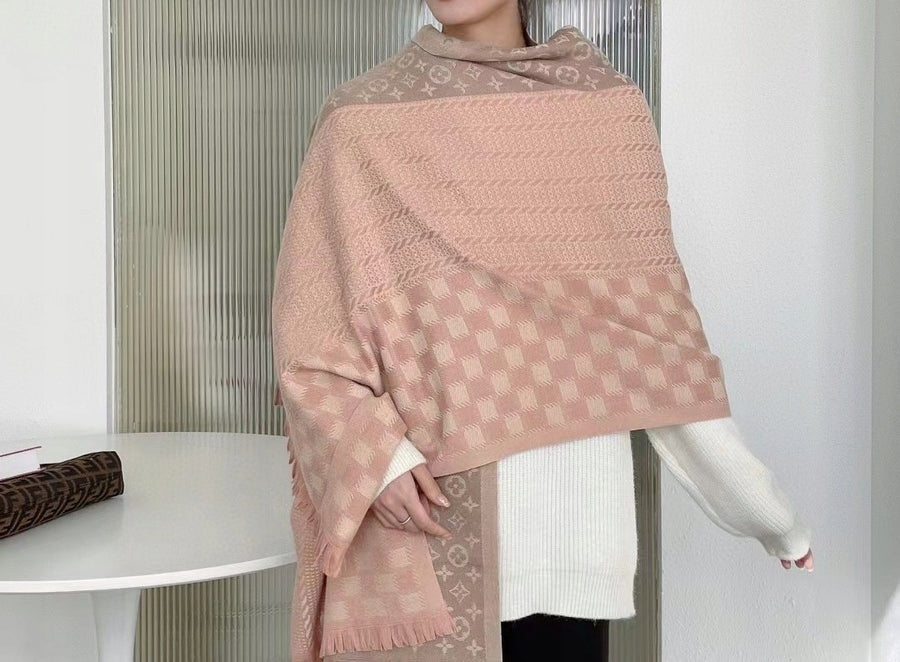 Women's Winter Scarf 180 × 66 cm – Beige & Pink