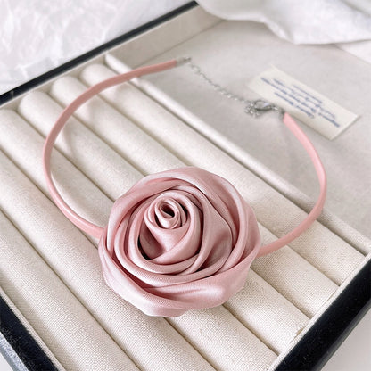 Colier choker cu trandafir – roz