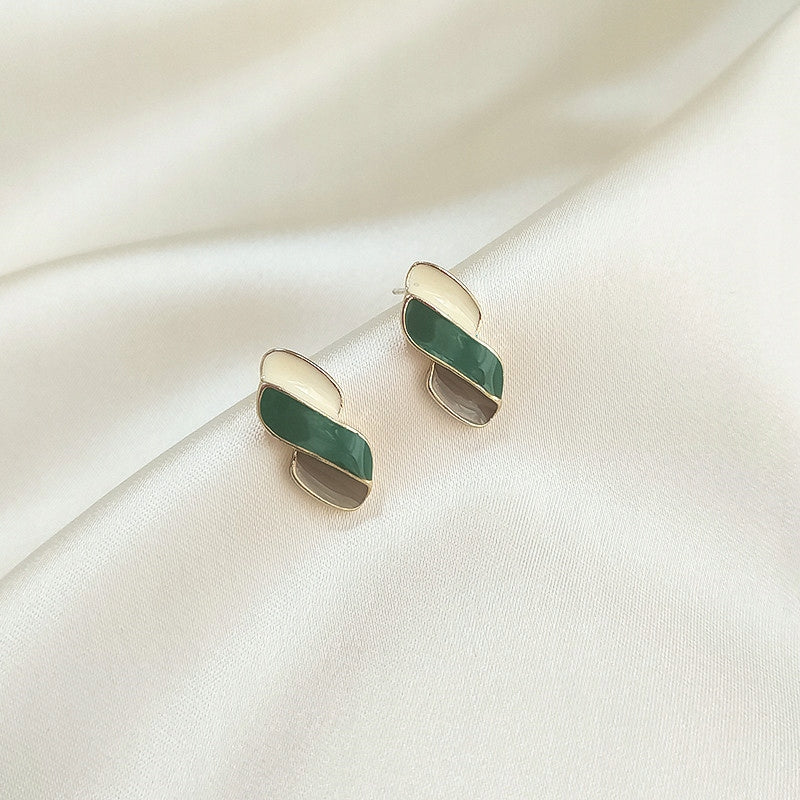 Delicate, Elegant Women's Mother-of-Pearl Stud Earrings
