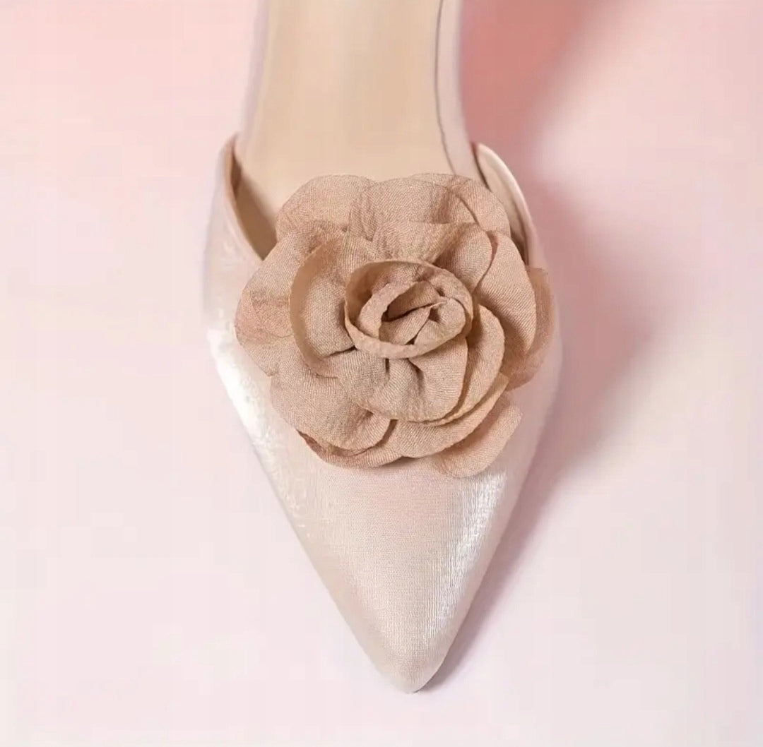 Clipsuri pentru pantofi cu flori – bej