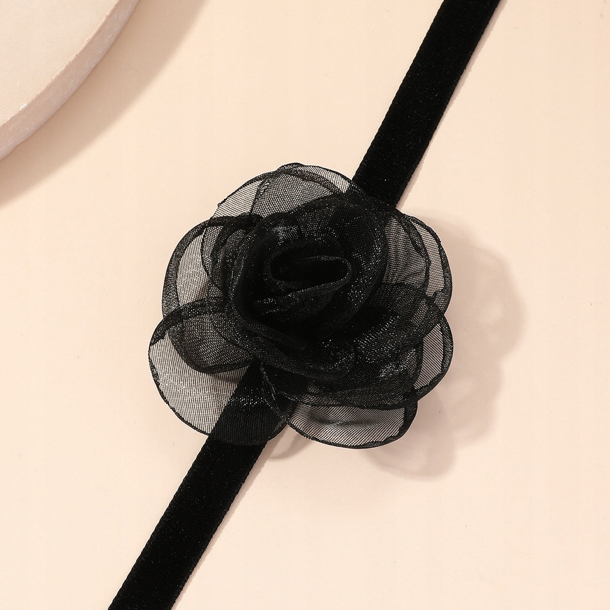 Colier choker cu trandafir – negru și roz