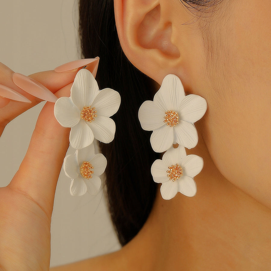 Elegant Women's White Flower Stud Earrings — Statement Jewellery