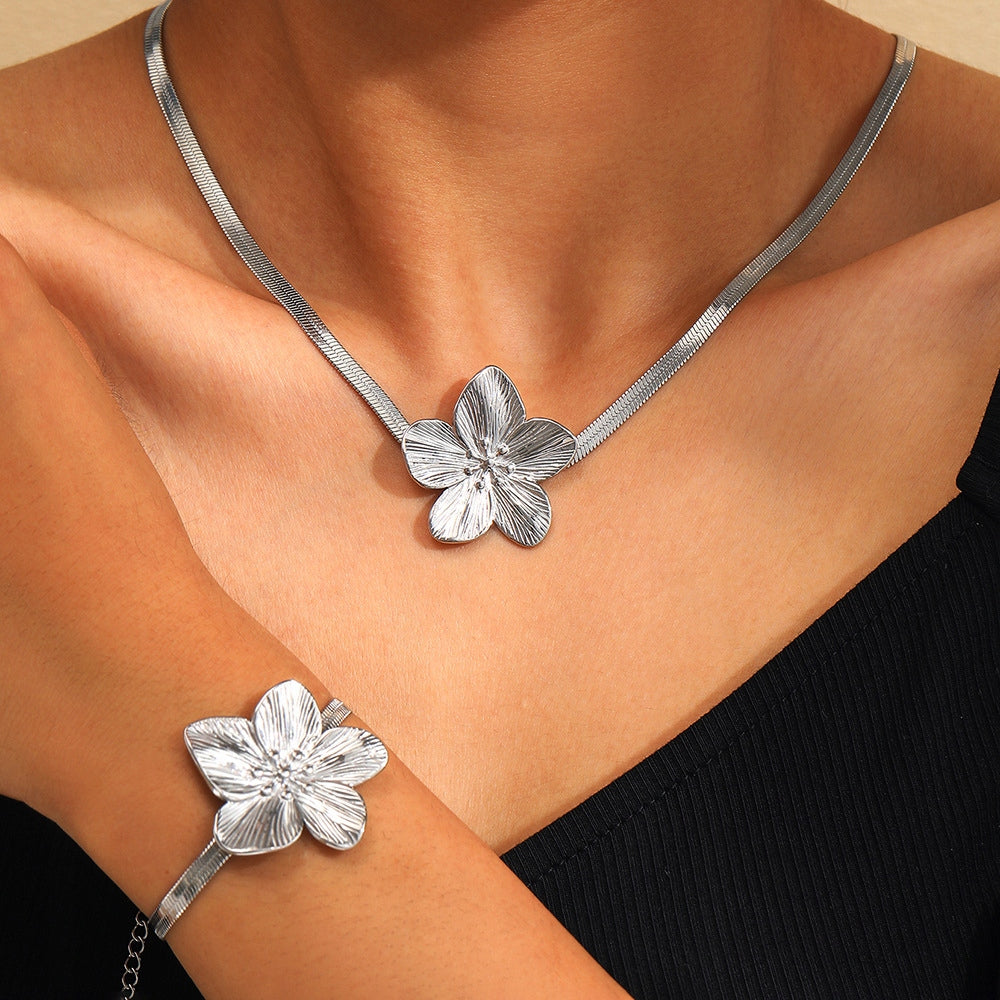 Conjunto: collar y pulsera – plateado