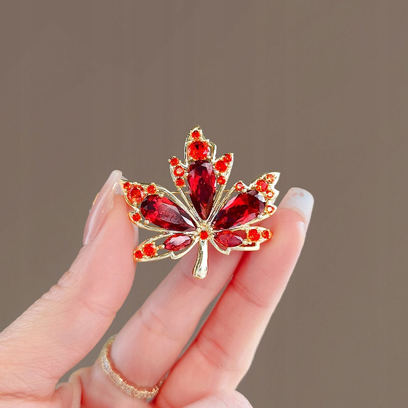 Broche feuille à zircons – doré