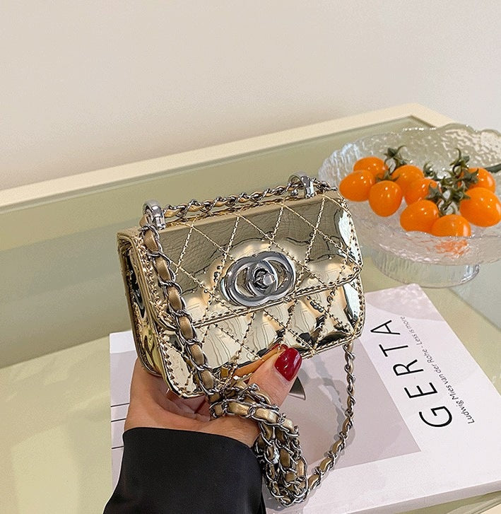 Gesteppte Mini-Handtasche – goldfarben
