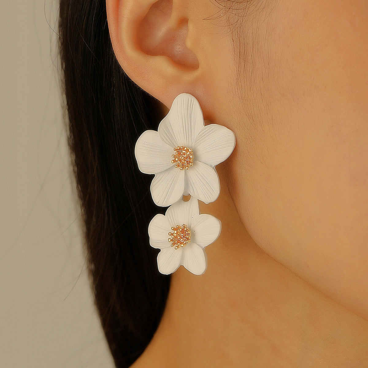 Statement White Flower Jewellery Set — Necklace, Earrings and Bracelet