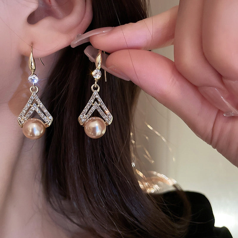 Elegant Women's Earrings with Cubic Zirconia and a Pearl