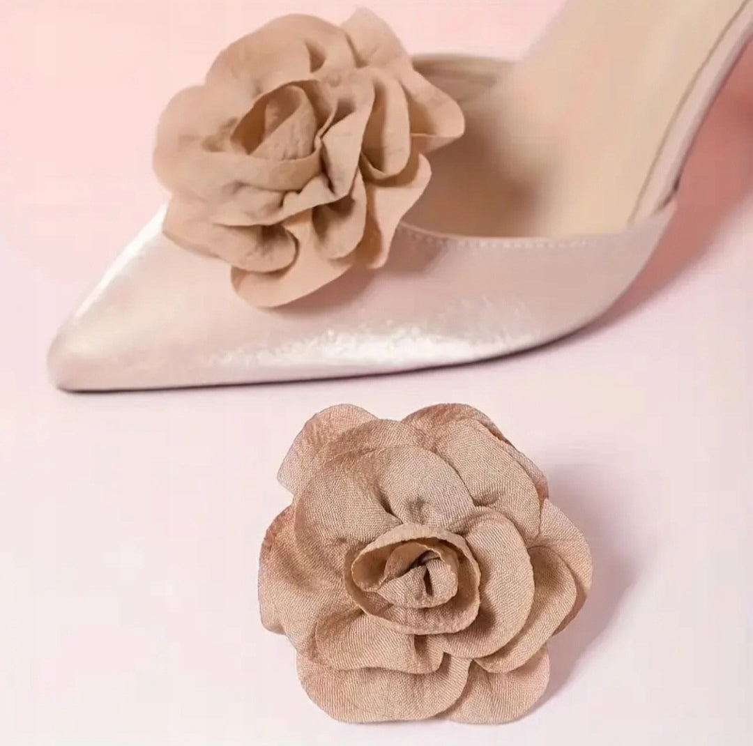 Clipsuri pentru pantofi cu flori – bej