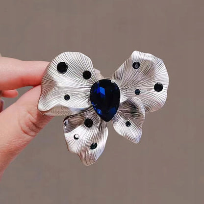 Broche fleur à zircons – argenté