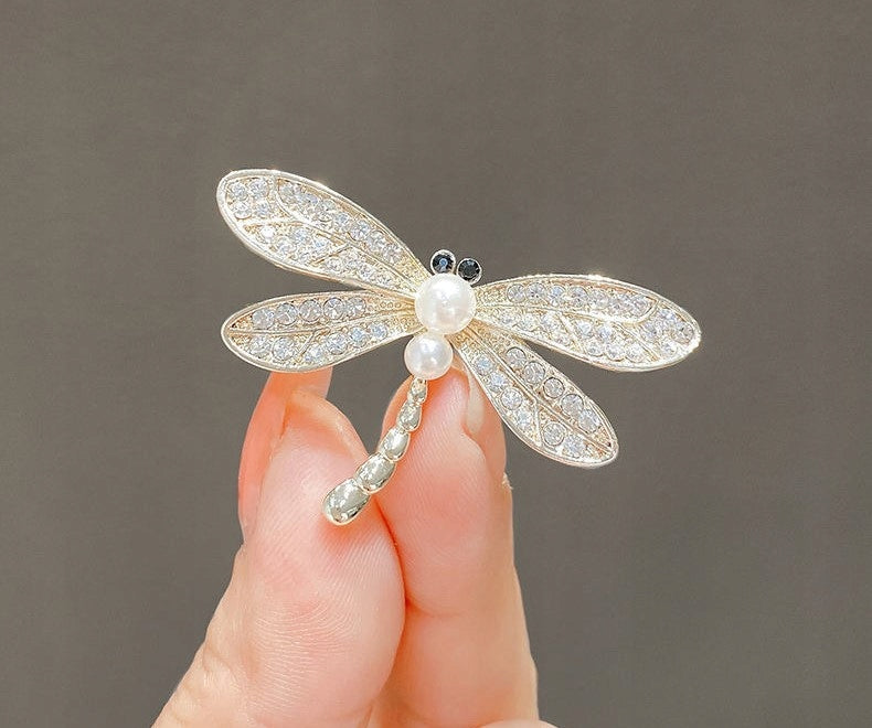 Brosche Libelle mit Zirkonia – goldfarben