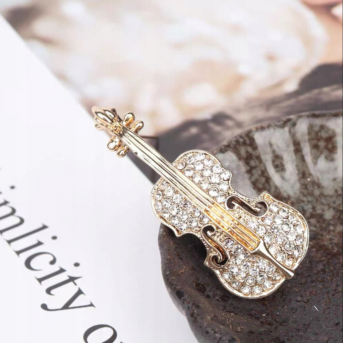 Violin Brooch with Rhinestones – Gold-Tone