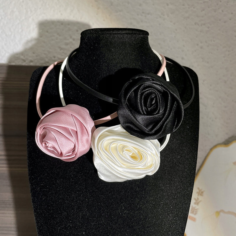 Colier choker cu trandafir – negru și roz