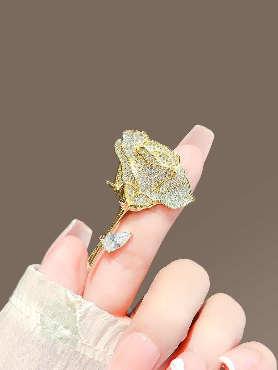 Broche rose à zircons – doré et rose