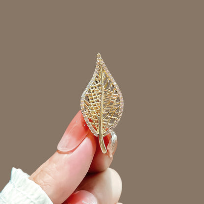 Broche feuille à zircons – doré