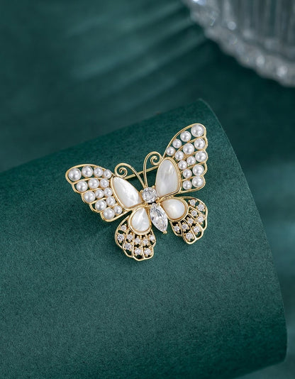 Broche papillon à zircons – doré