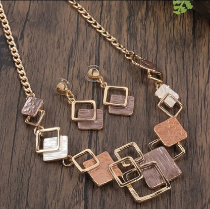 Schmuckset: Halskette und Ohrringe – goldfarben und braun
